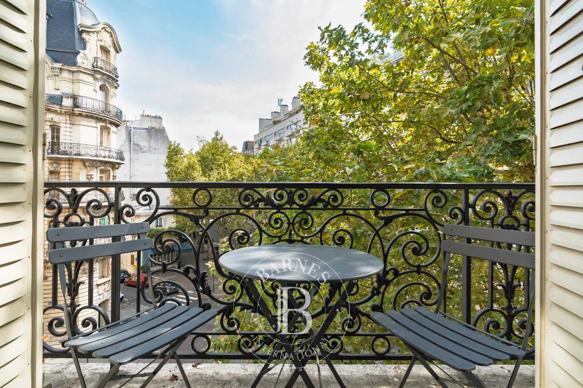 Paris  - Appartement 8 Pièces 5 Chambres