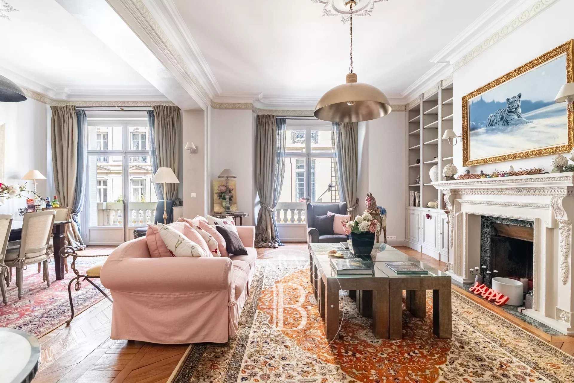 Paris  - Apartment 4 Bedrooms