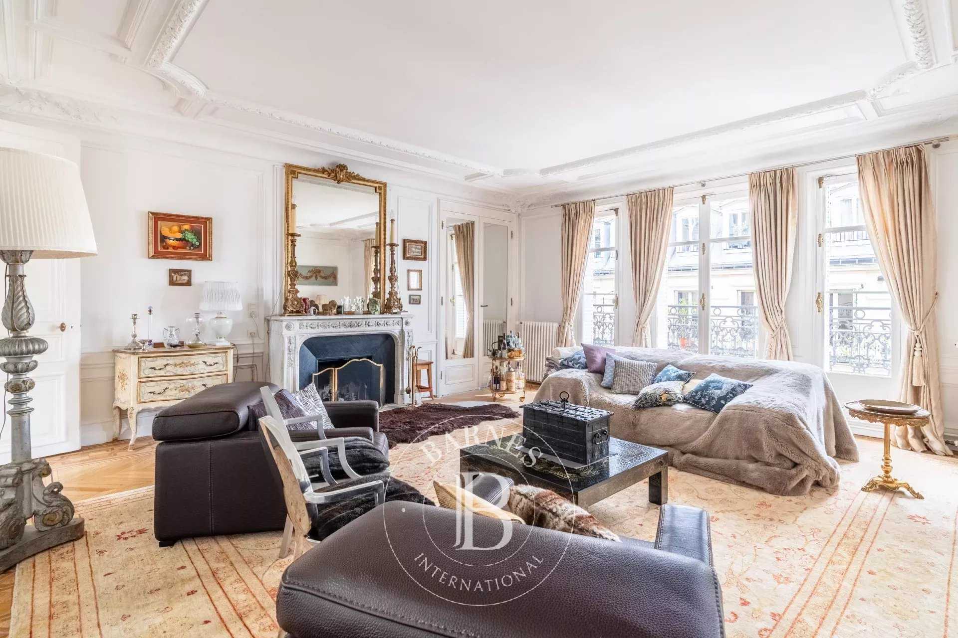 Paris  - Appartement 7 Pièces 5 Chambres