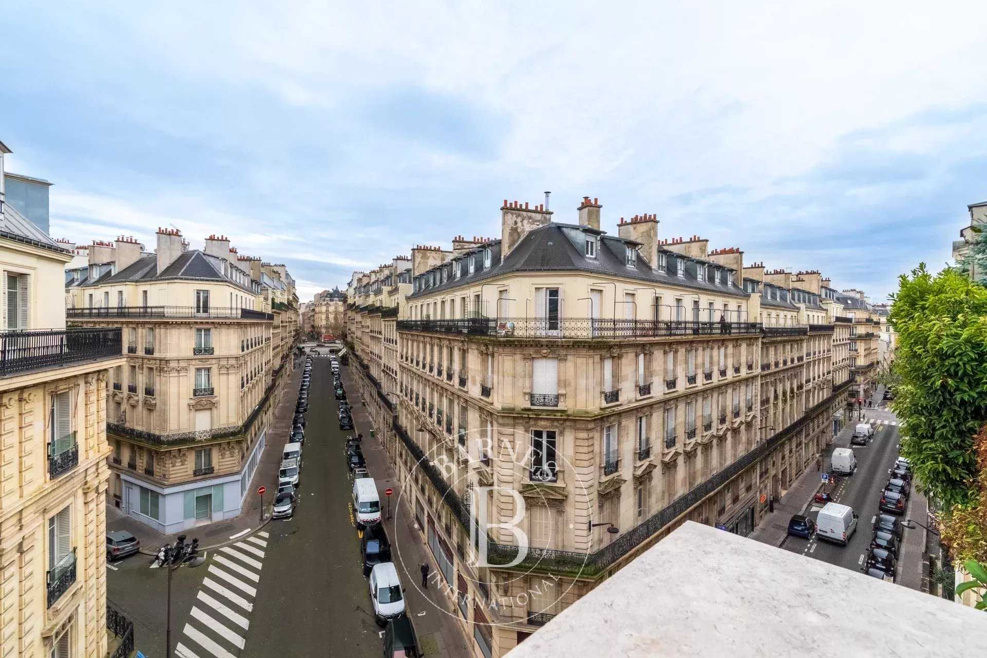 Paris  - Appartement 7 Pièces 5 Chambres