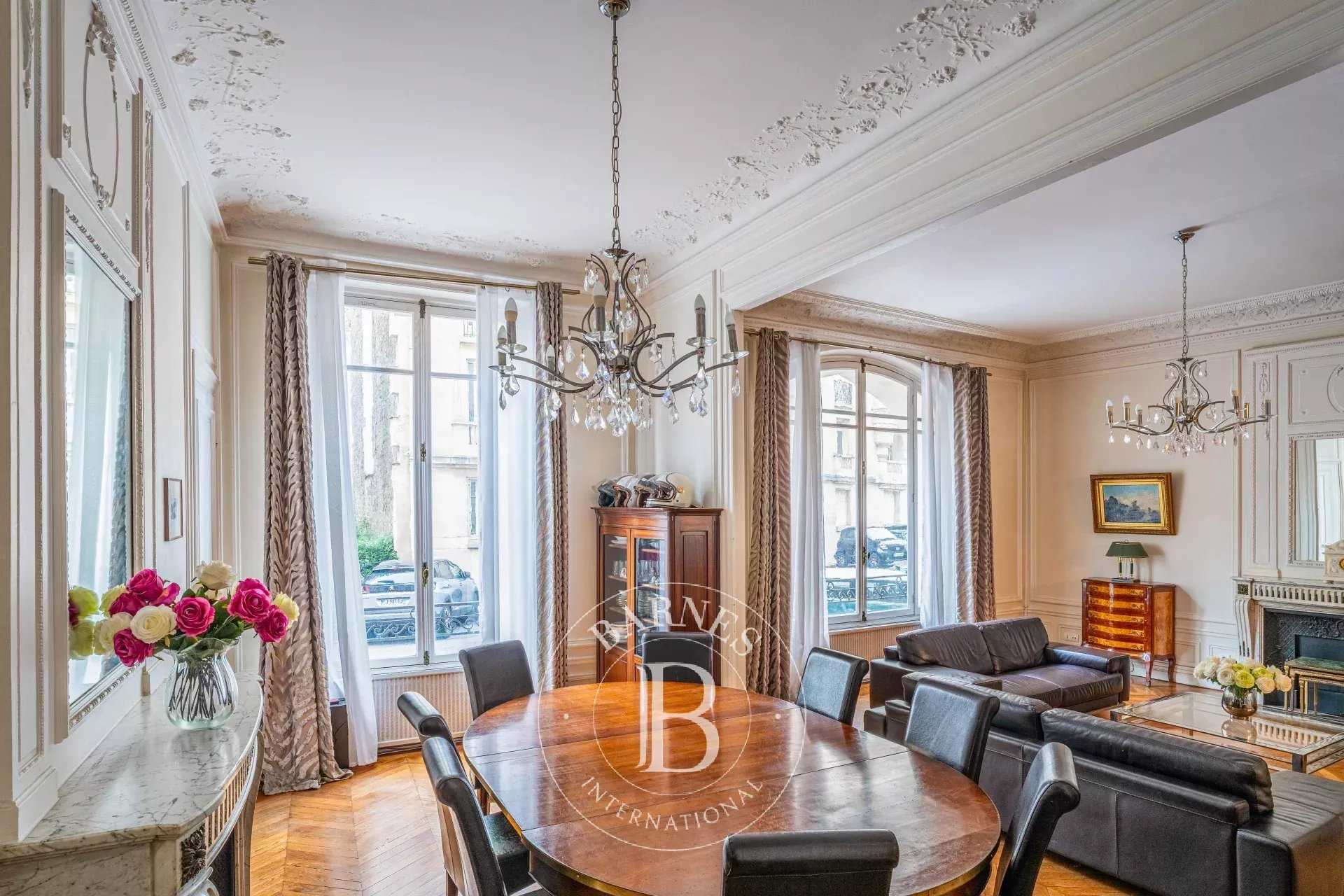 Paris  - Appartement 6 Pièces 4 Chambres