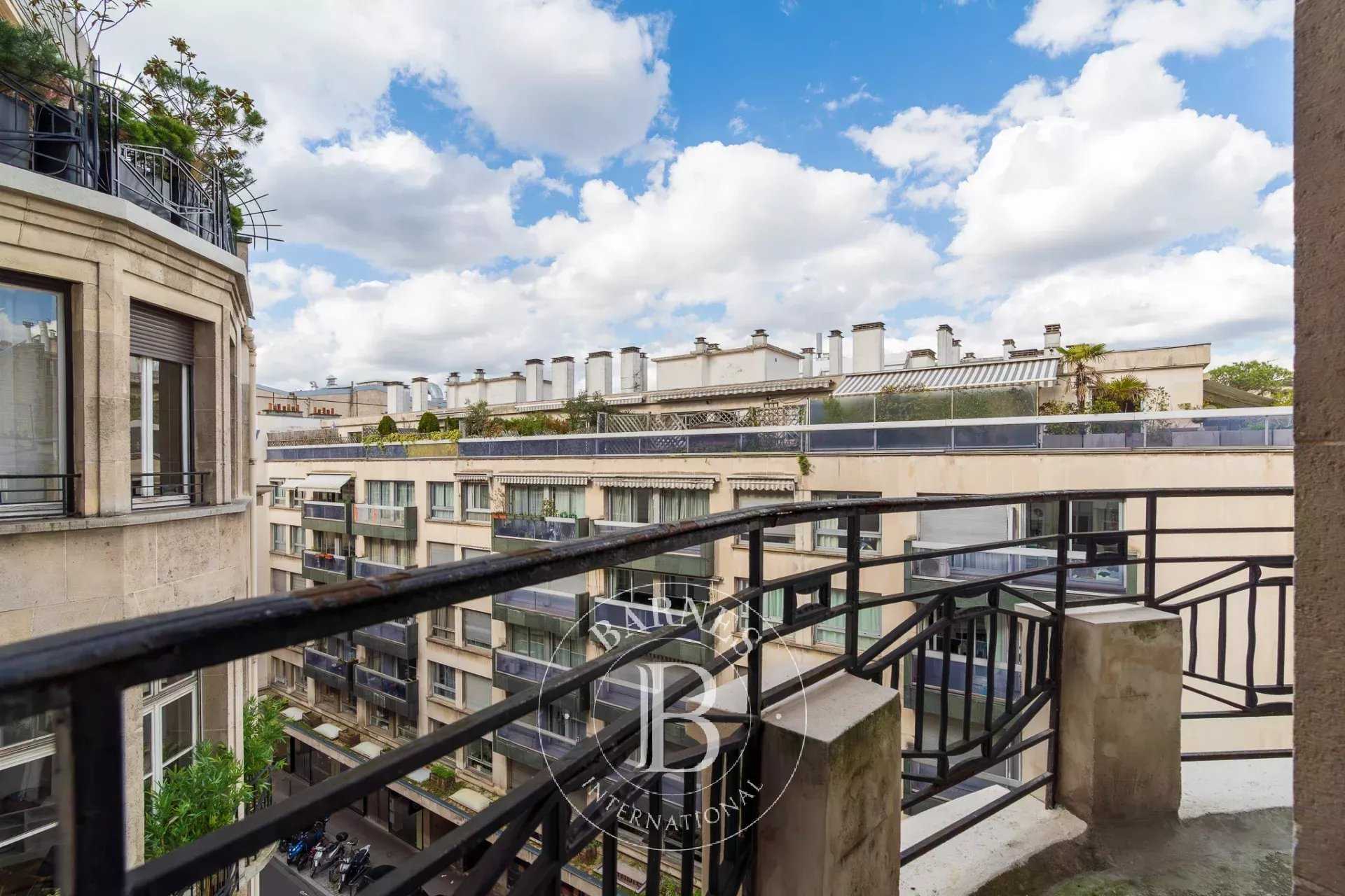 Paris  - Appartement 6 Pi&egrave;ces 3 Chambres