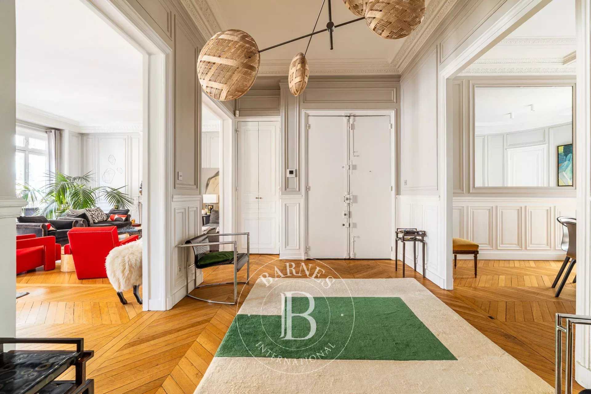 Paris  - Appartement 7 Pi&egrave;ces 4 Chambres