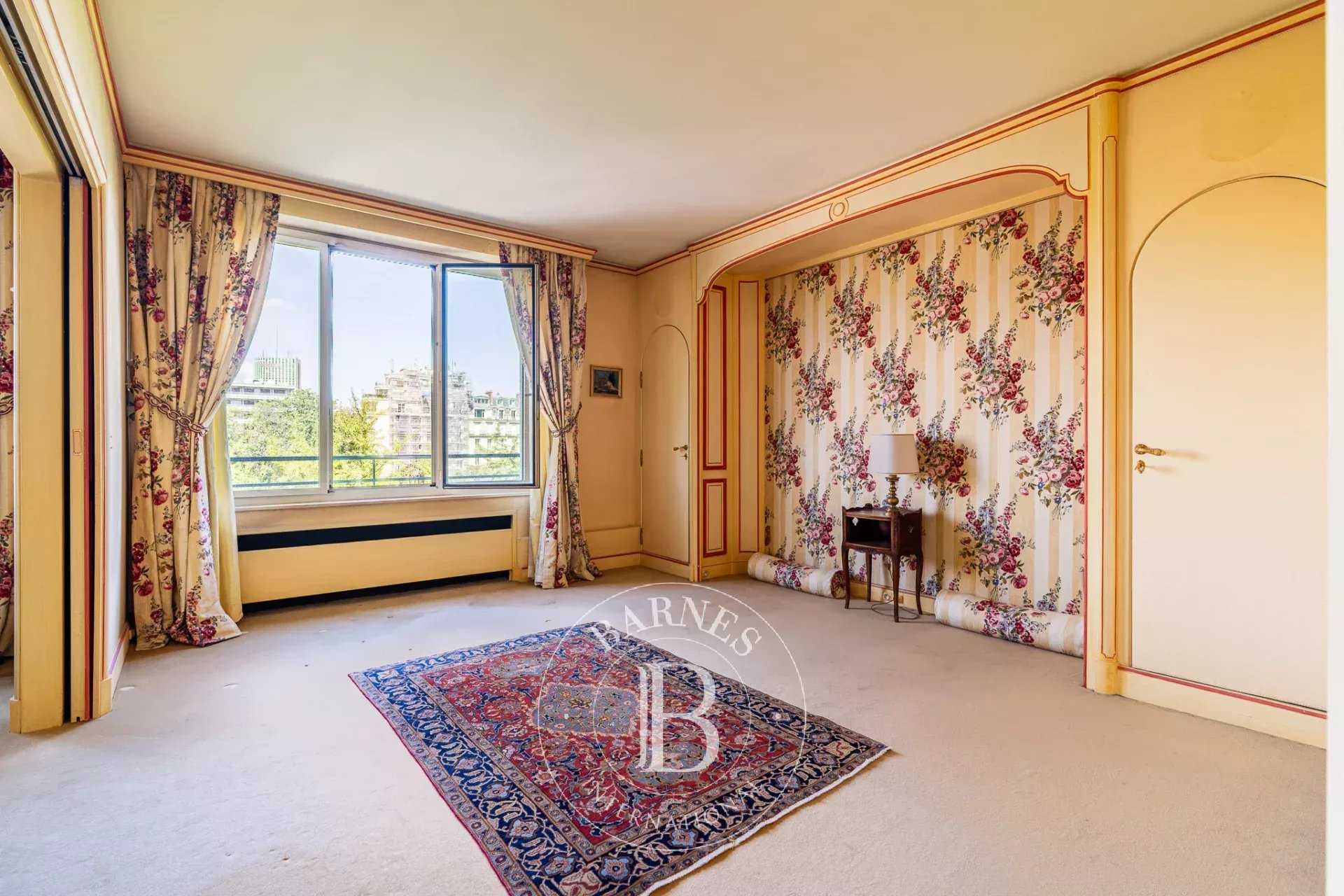 Paris  - Appartement 4 Pi&egrave;ces 3 Chambres