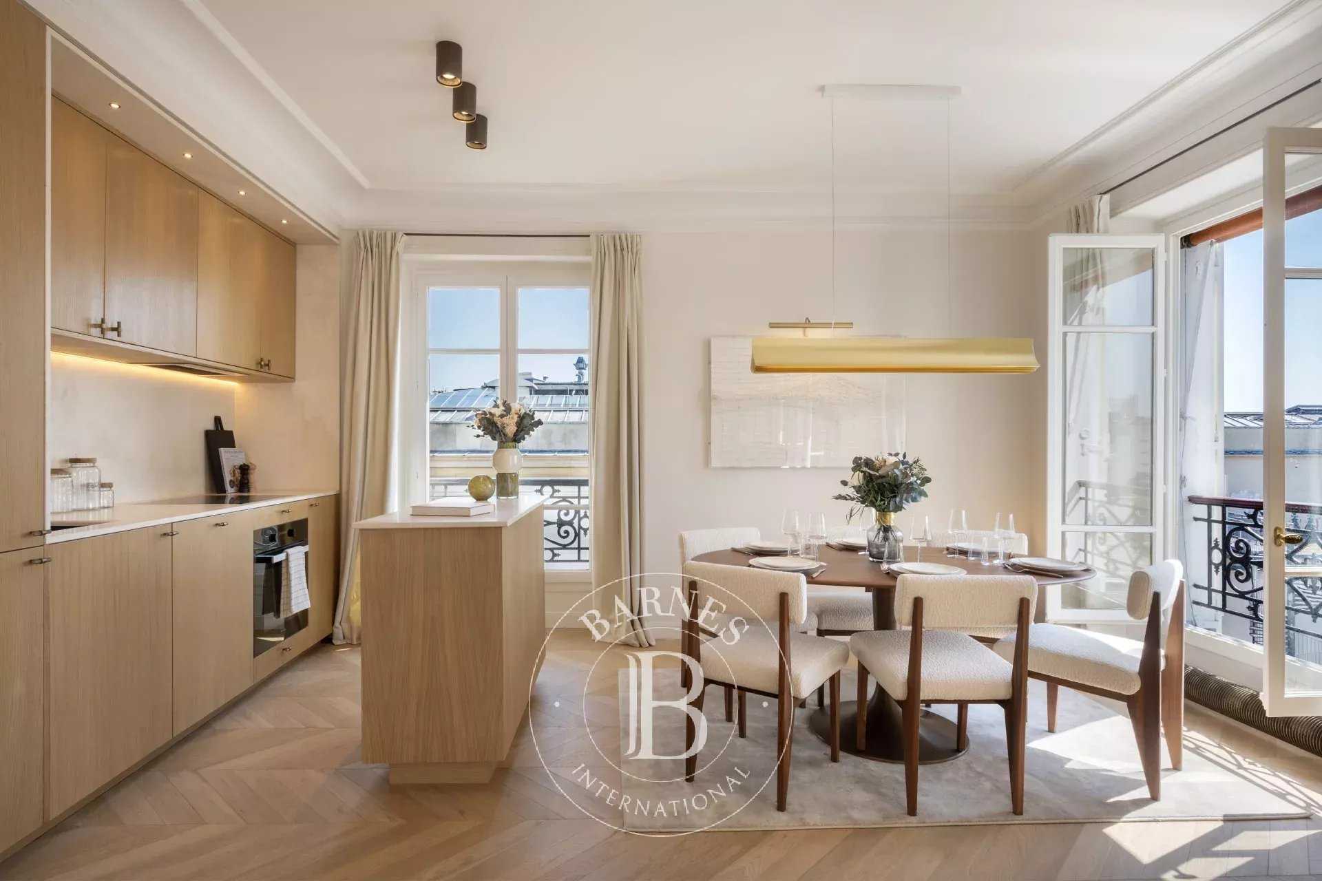 Paris  - Appartement 4 Pi&egrave;ces 2 Chambres