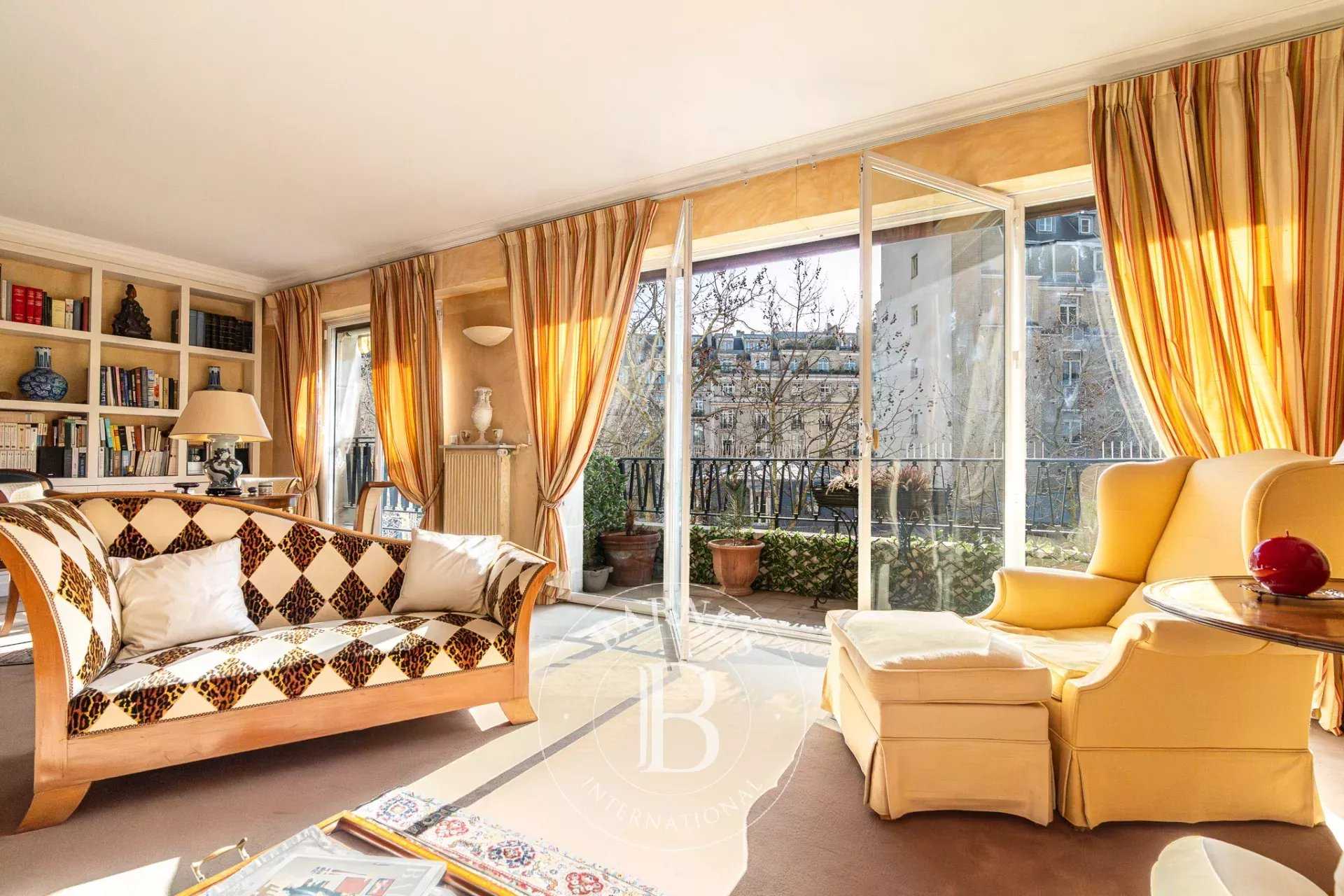 Paris  - Appartement 3 Pi&egrave;ces 2 Chambres