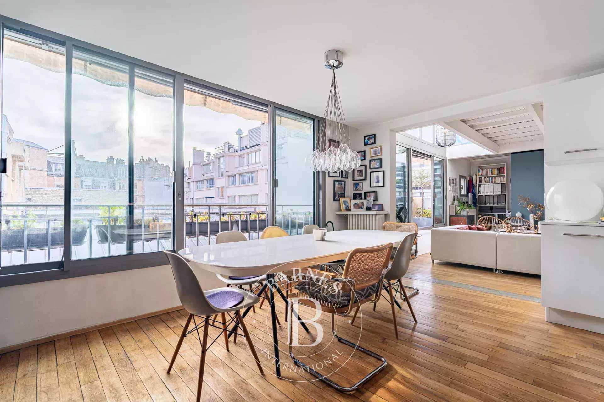 Paris  - Appartement 5 Pi&egrave;ces 3 Chambres