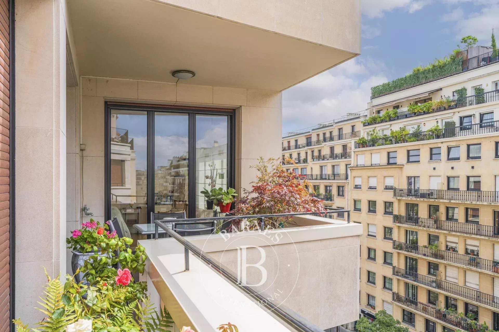 Paris  - Appartement 5 Pièces 3 Chambres