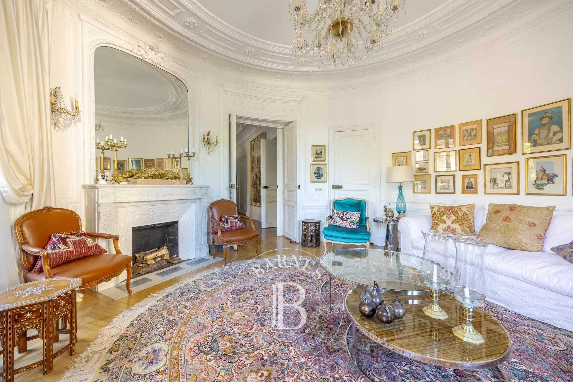 Paris  - Appartement 6 Pi&egrave;ces 3 Chambres