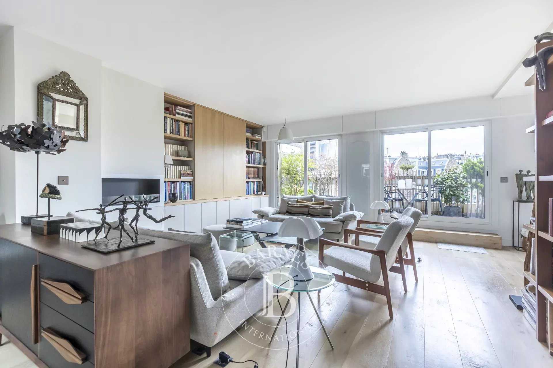 Paris  - Appartement 5 Pièces 3 Chambres