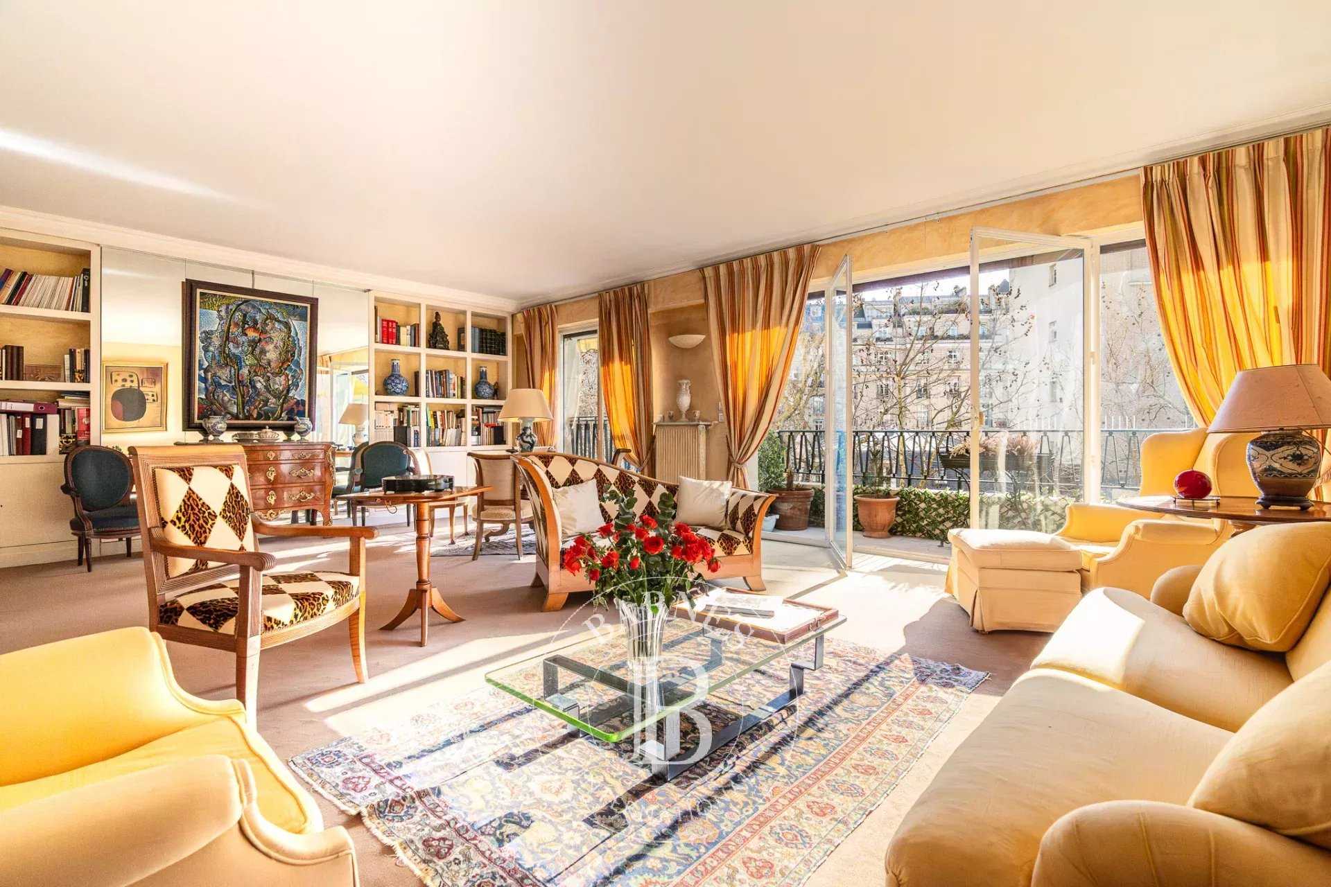 Paris  - Appartement 3 Pi&egrave;ces 2 Chambres