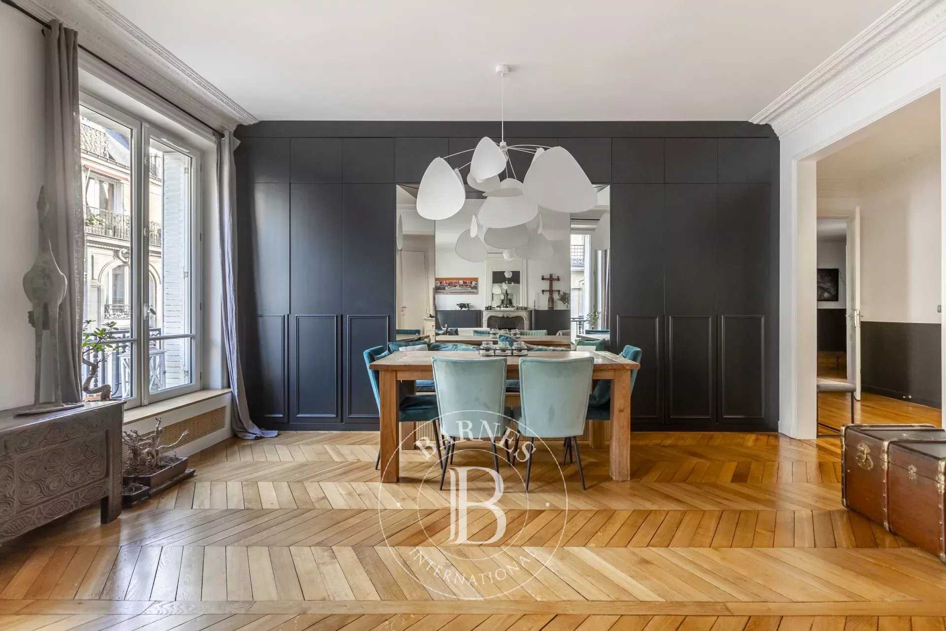 Paris  - Appartement 6 Pièces 4 Chambres