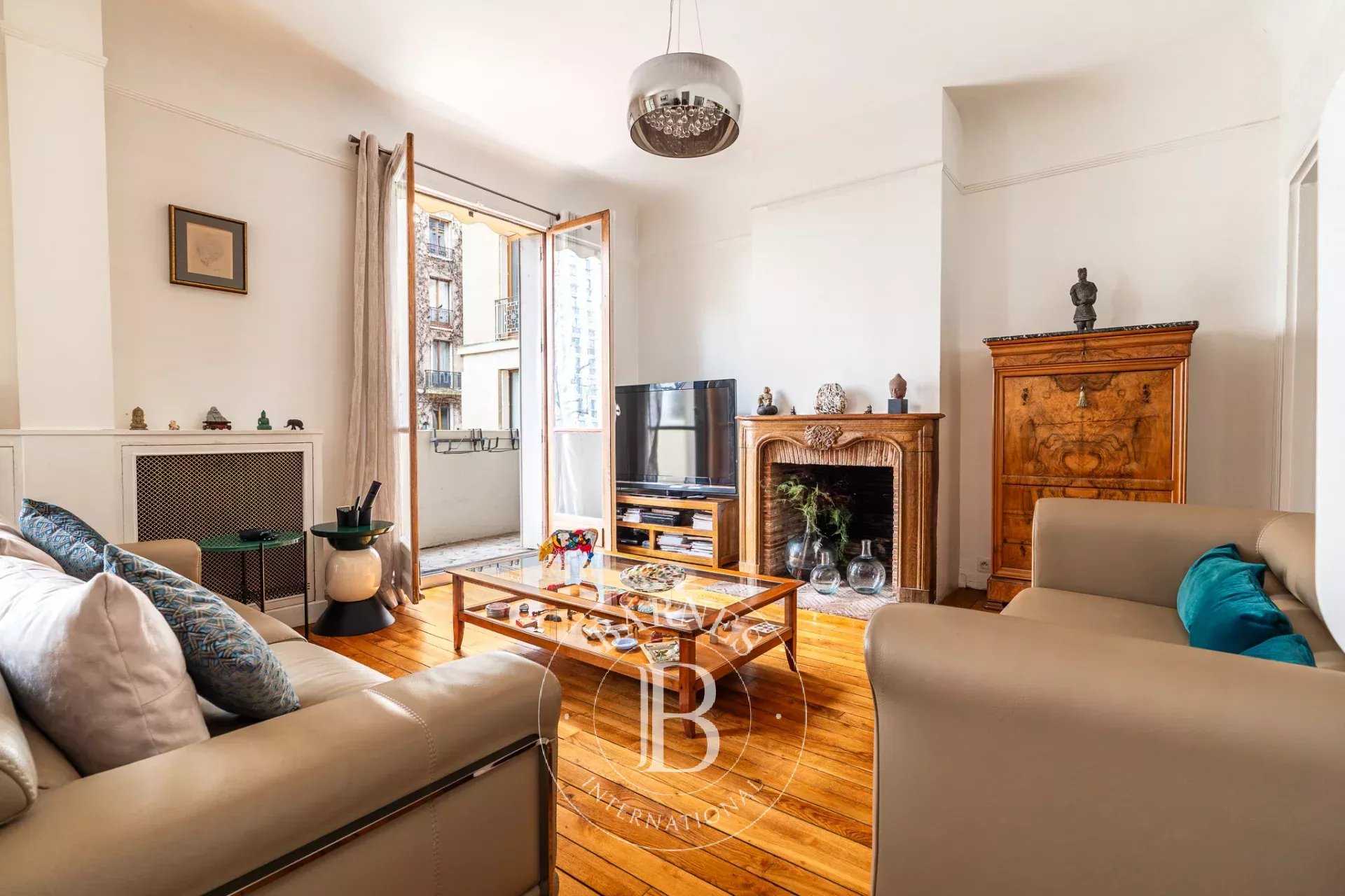 Paris  - Appartement 4 Pi&egrave;ces 2 Chambres