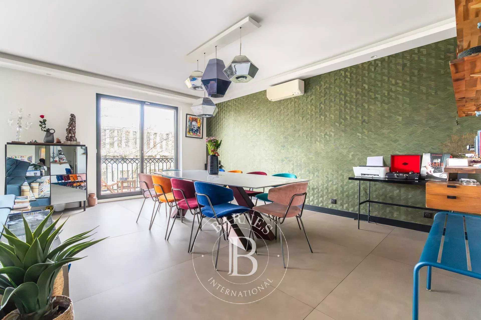 Paris  - Appartement 5 Pi&egrave;ces 3 Chambres