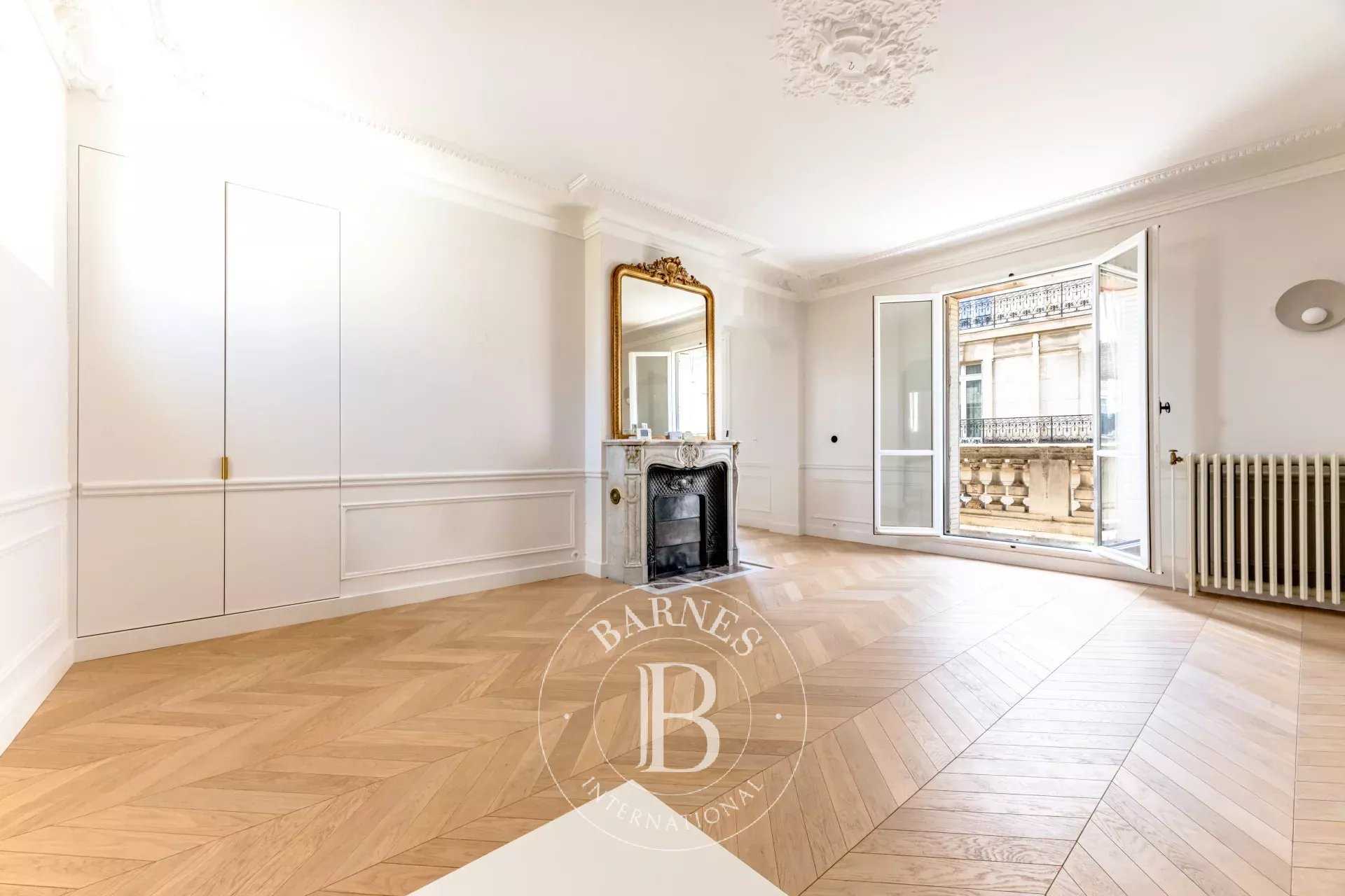 Paris  - Appartement 5 Pi&egrave;ces 3 Chambres