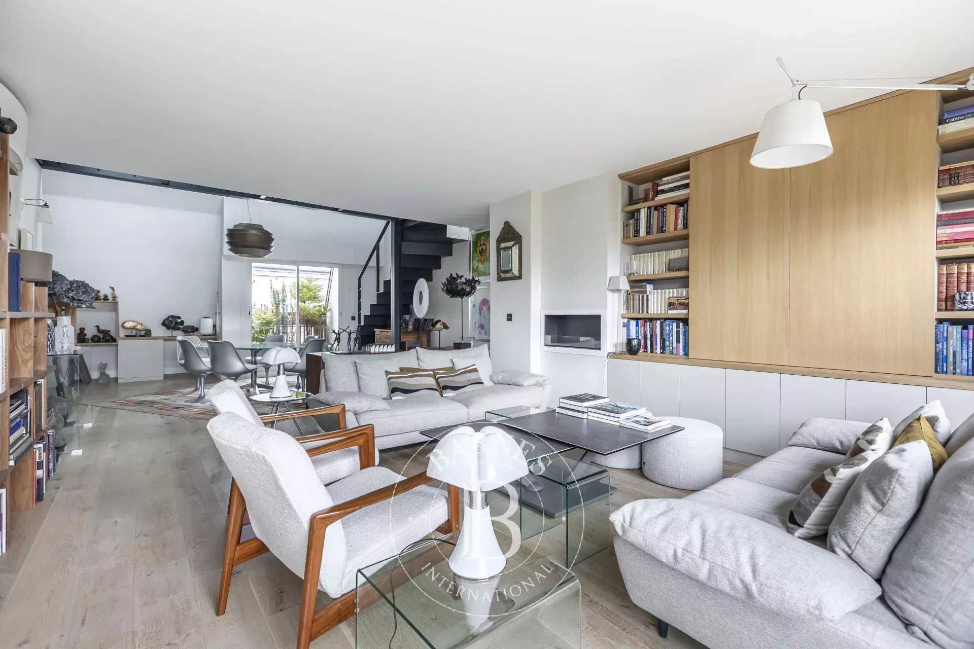Paris  - Appartement 5 Pièces 3 Chambres