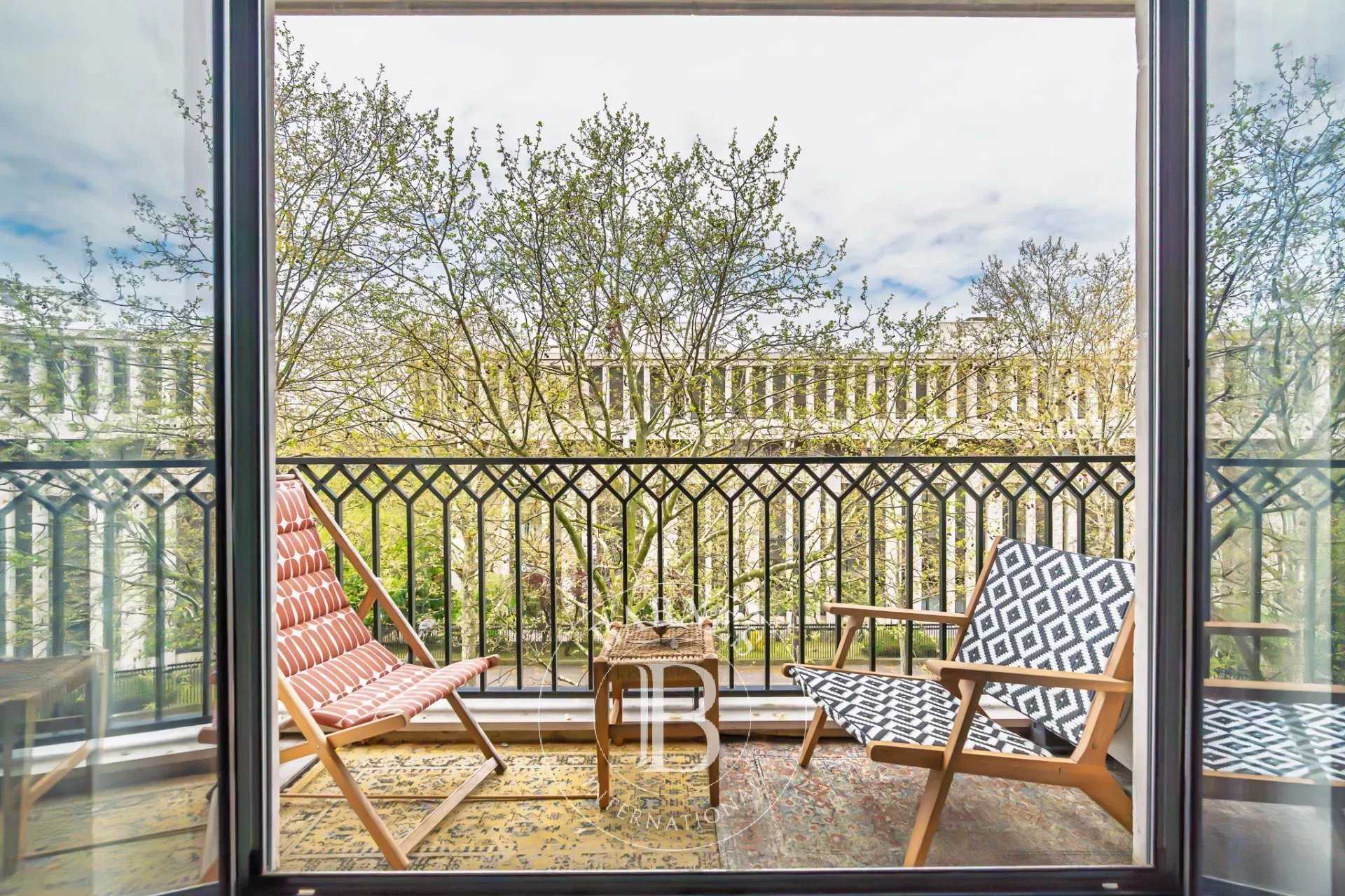 Paris  - Appartement 5 Pi&egrave;ces 3 Chambres