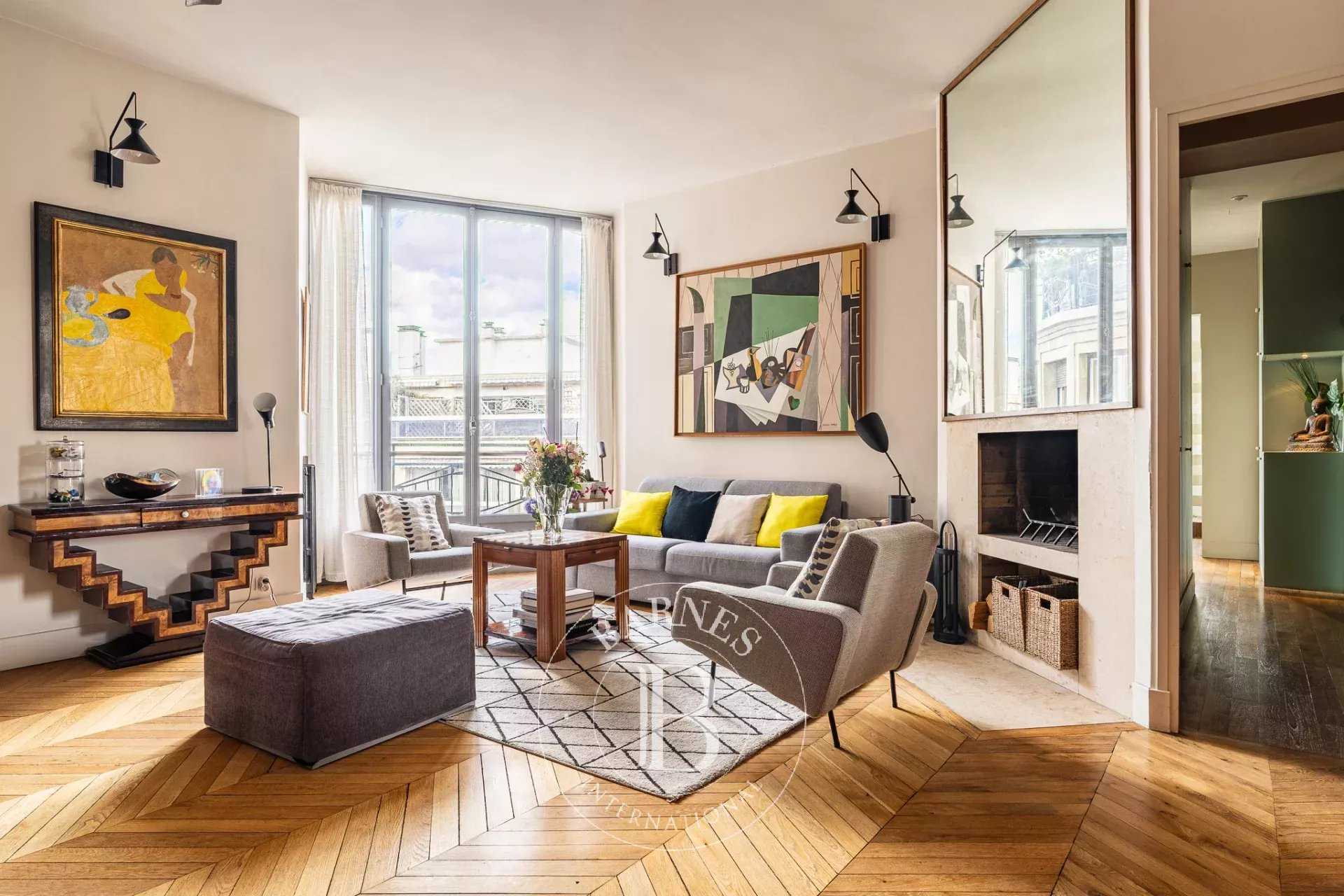 Paris  - Appartement 6 Pi&egrave;ces 3 Chambres