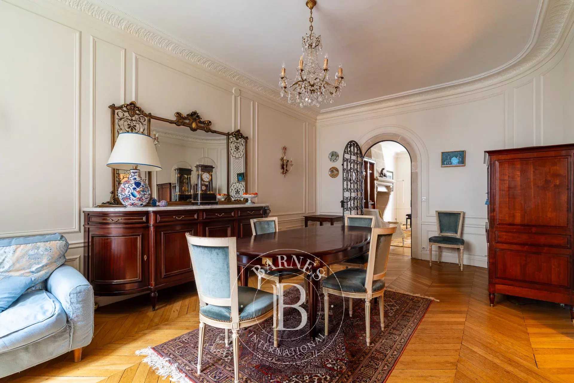 Paris  - Appartement 6 Pièces 3 Chambres