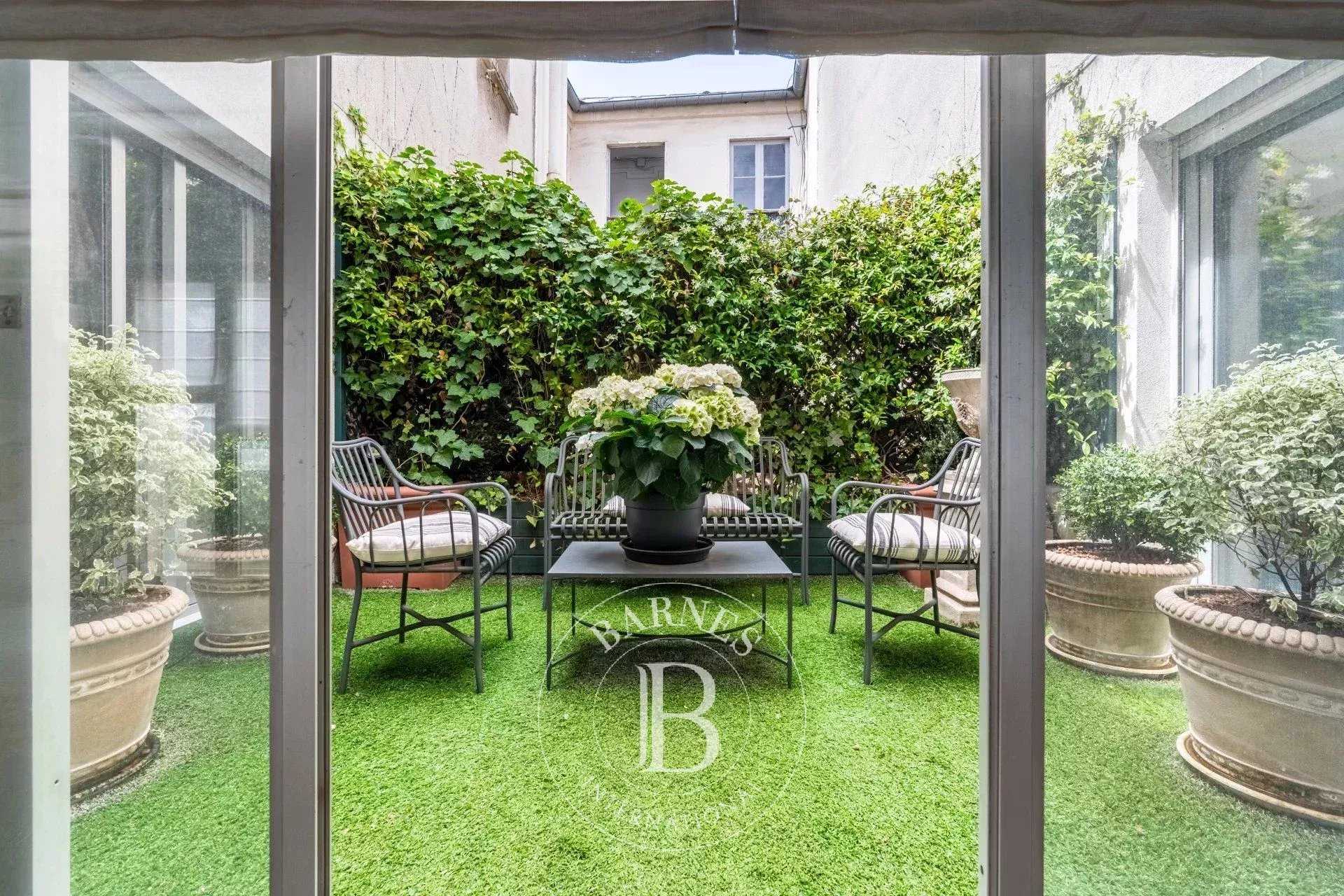 Paris  - Appartement 6 Pièces 2 Chambres
