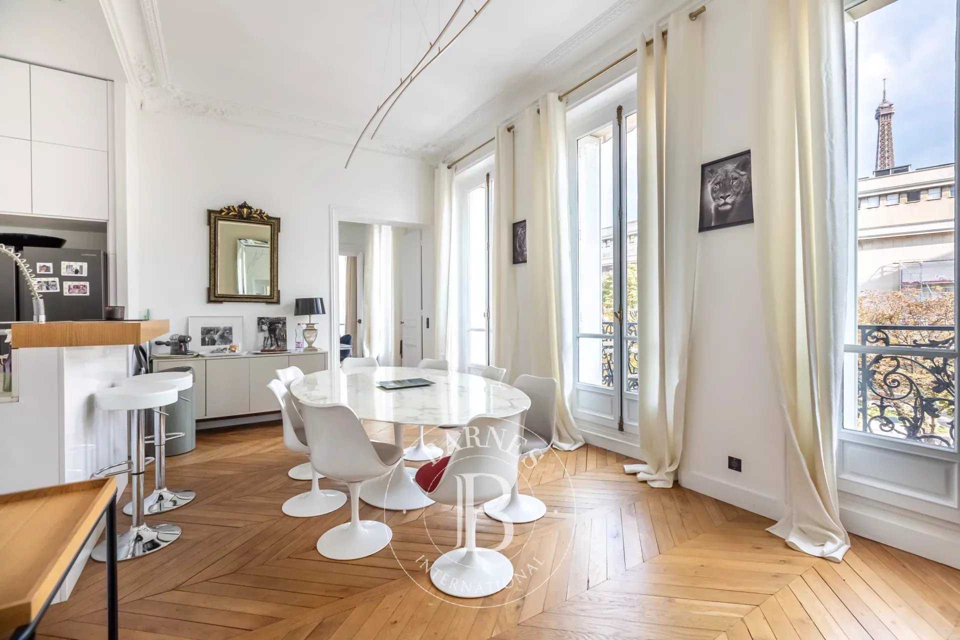 Paris  - Appartement 7 Pièces 5 Chambres