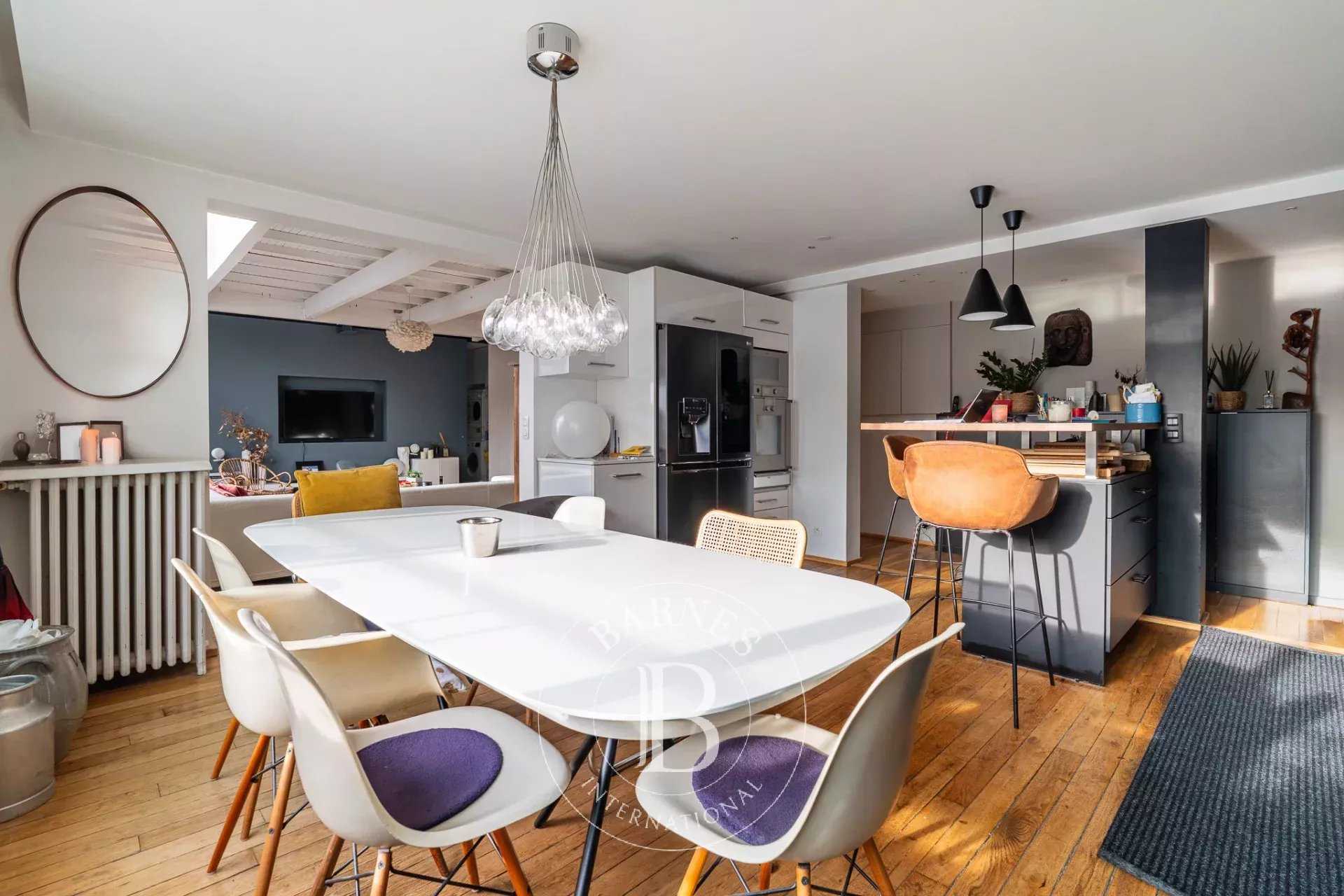 Paris  - Appartement 5 Pi&egrave;ces 3 Chambres