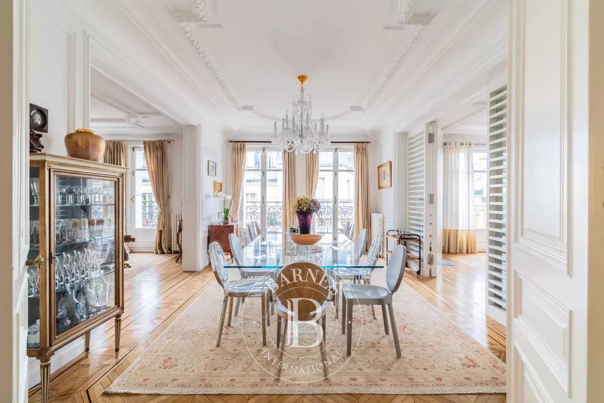 Paris  - Appartement 7 Pièces 5 Chambres