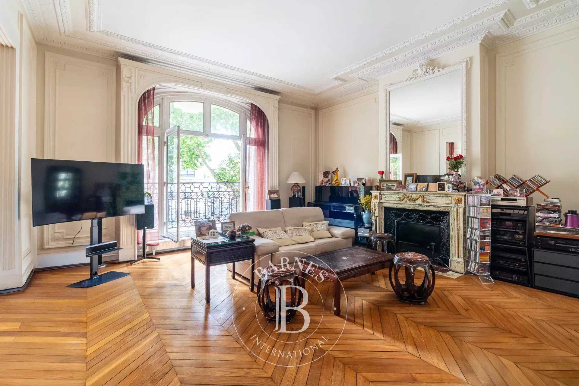 Paris  - Appartement 7 Pièces 5 Chambres