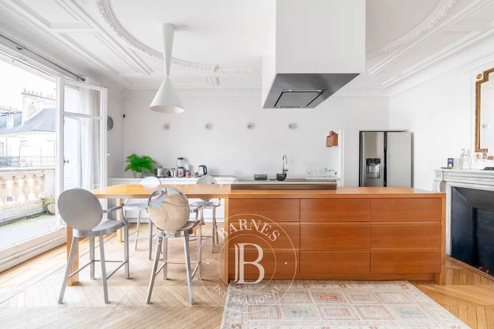 Paris  - Appartement 7 Pièces 5 Chambres