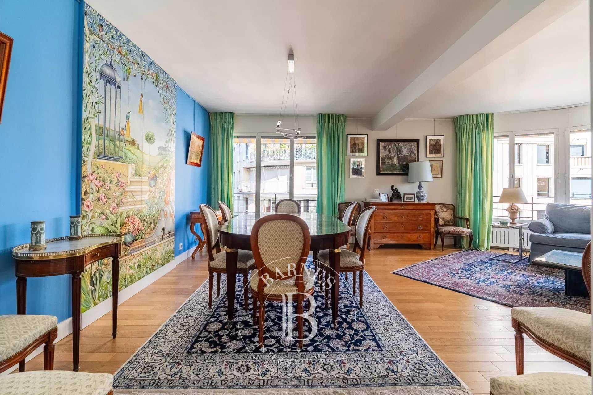 Paris  - Appartement 6 Pi&egrave;ces 3 Chambres