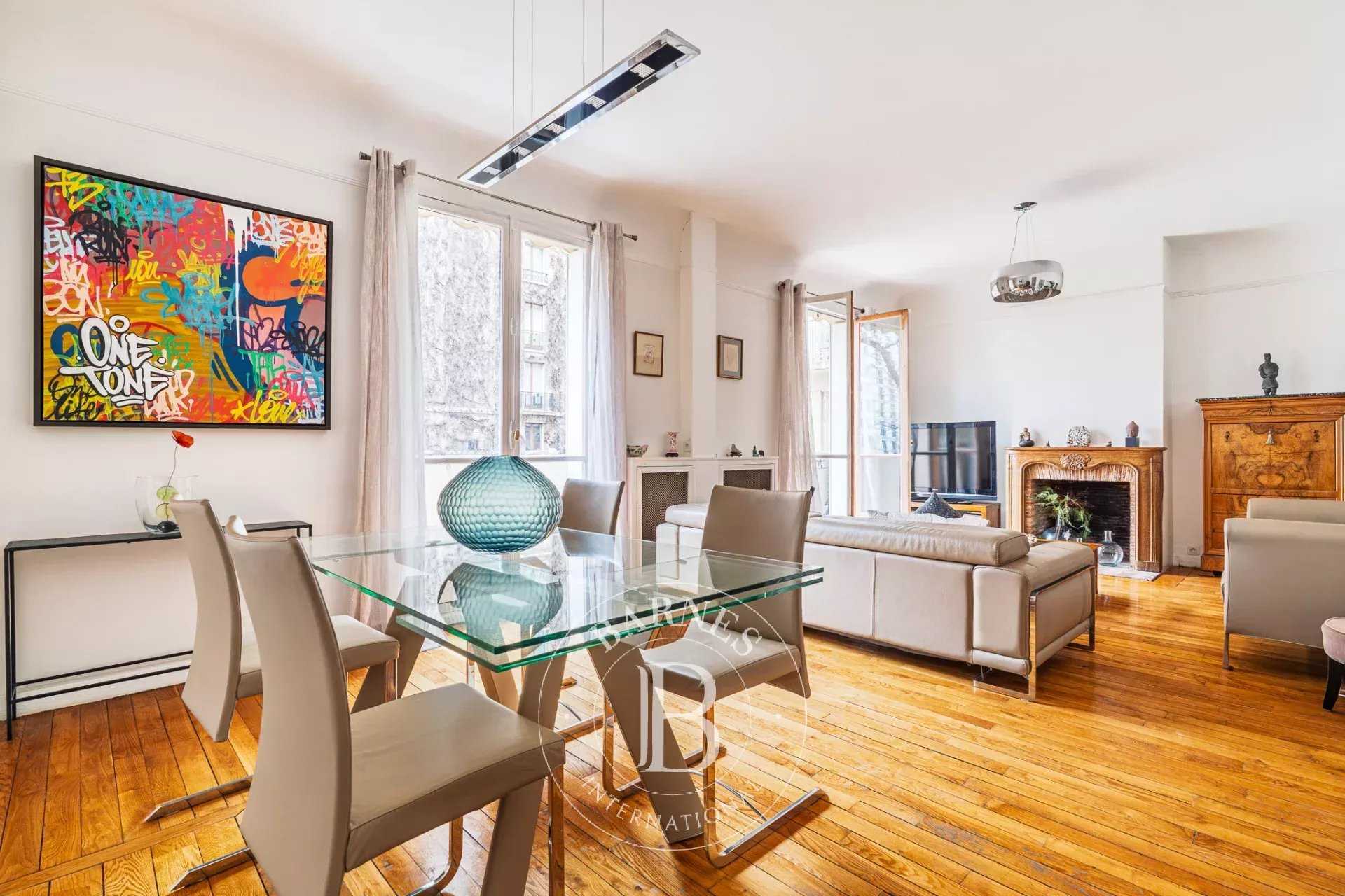 Paris  - Appartement 4 Pi&egrave;ces 2 Chambres