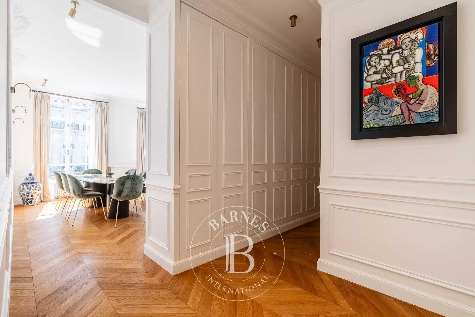 Paris  - Appartement 5 Pièces 2 Chambres