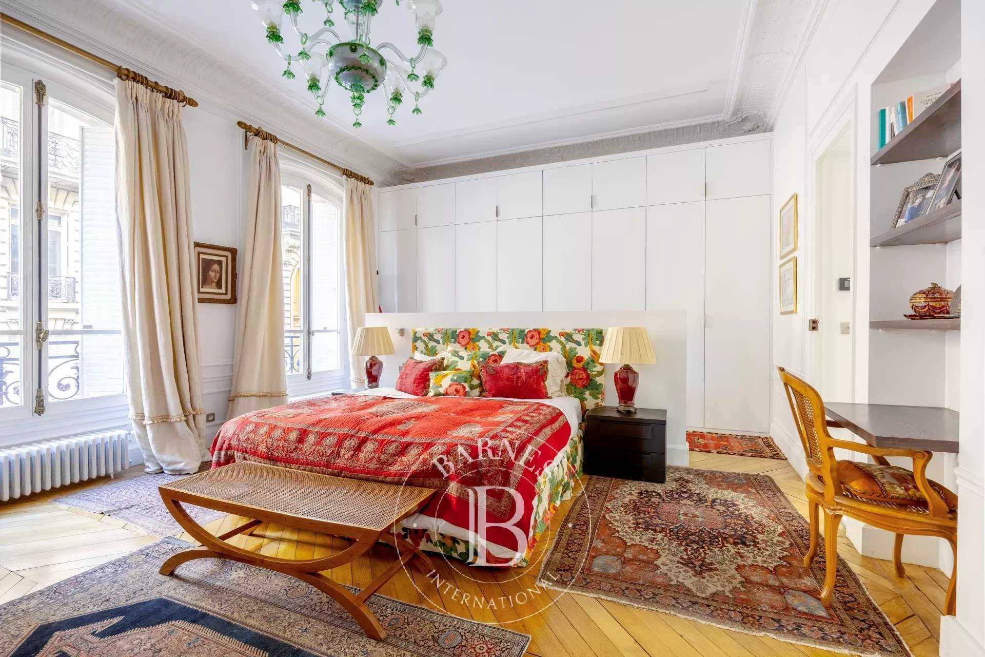 Paris  - Appartement 6 Pi&egrave;ces 3 Chambres