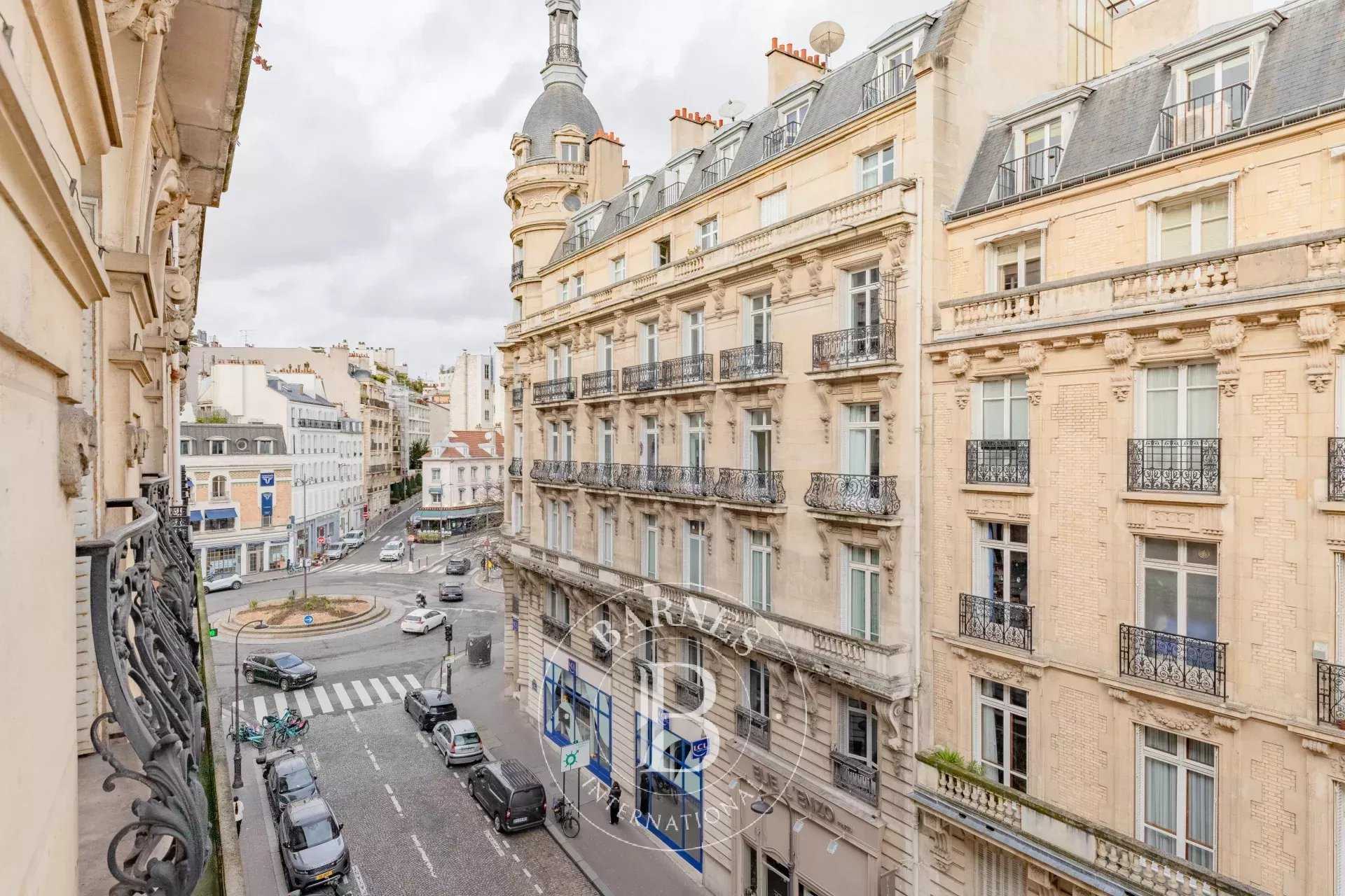 Paris  - Appartement 5 Pièces 4 Chambres