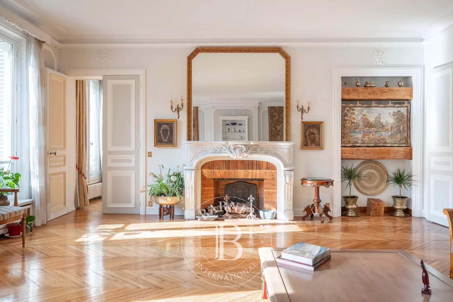 Paris  - Apartment 4 Bedrooms - picture 1