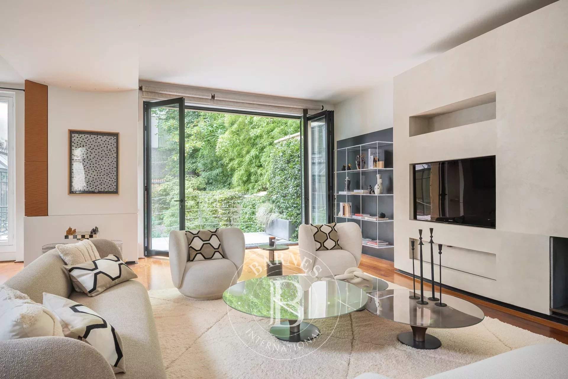 Paris  - Hôtel particulier 15 Pi&egrave;ces 5 Chambres - picture 7