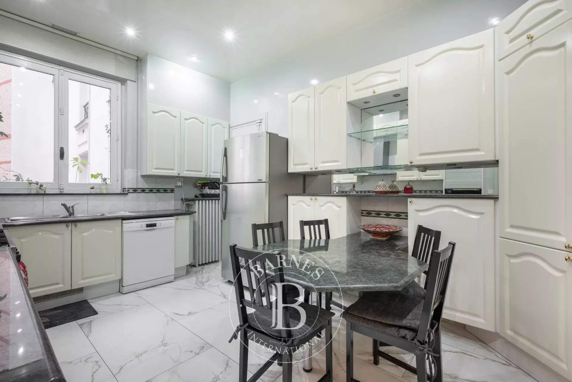 Paris  - Apartment 4 Bedrooms - picture 18