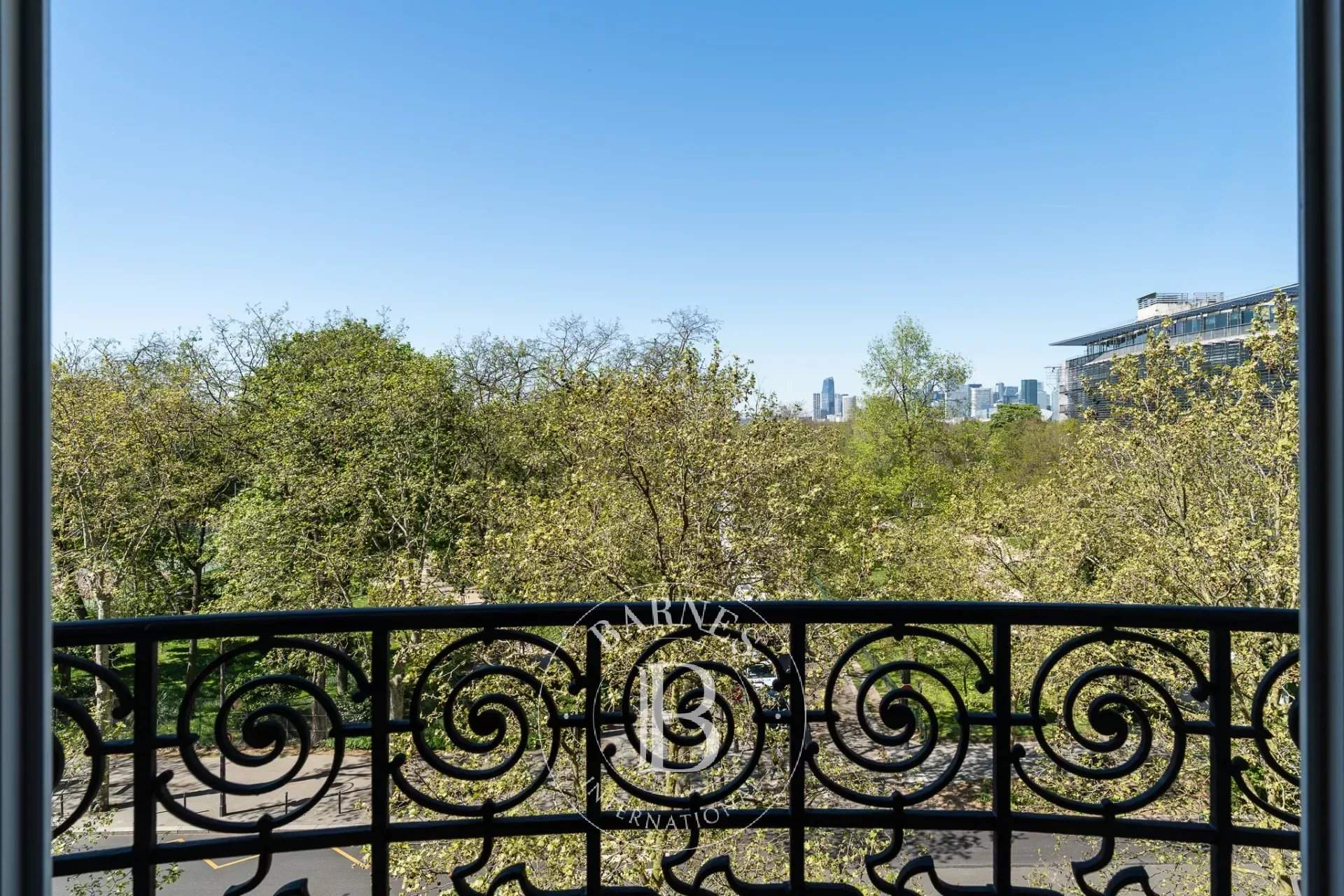 Paris  - Appartement 5 Pi&egrave;ces 3 Chambres - picture 1