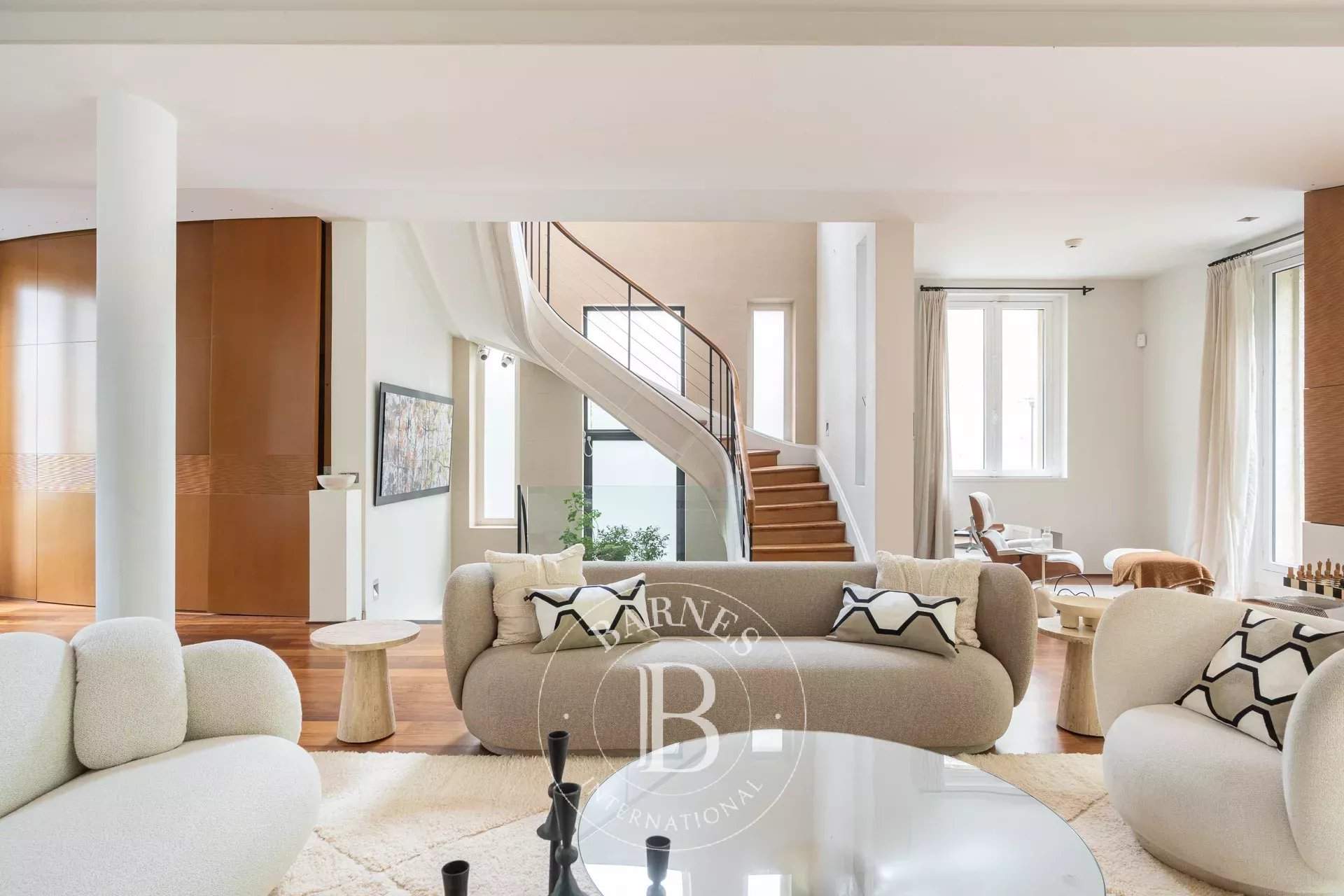 Paris  - Hôtel particulier 15 Pi&egrave;ces 5 Chambres - picture 4