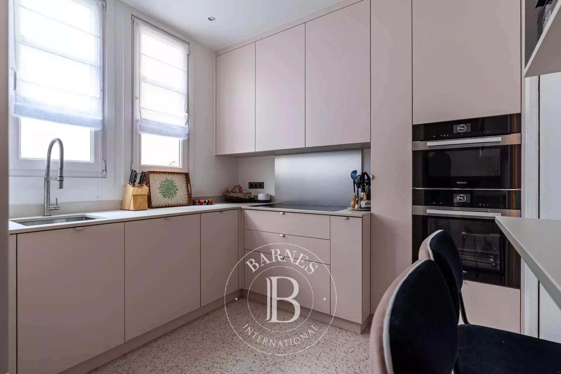 Paris  - Appartement 5 Pi&egrave;ces 2 Chambres - picture 8