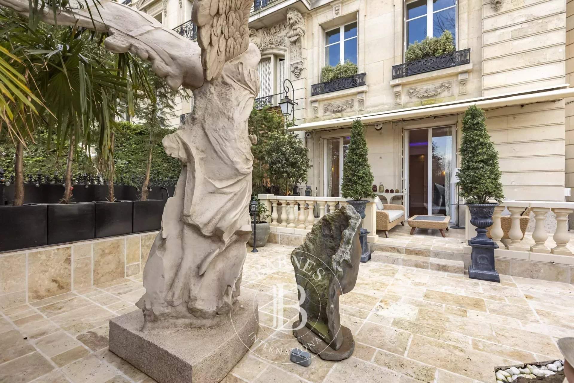 Paris  - Apartment 4 Bedrooms - picture 2