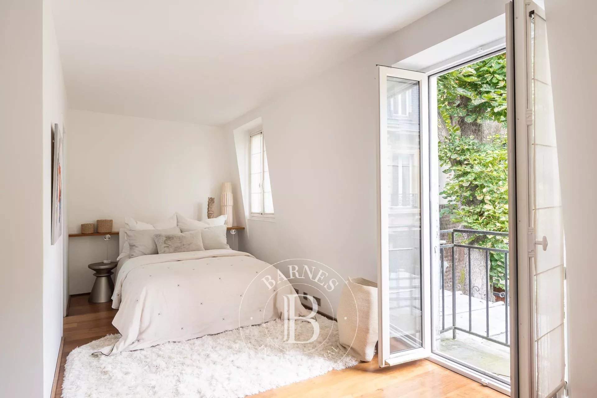 Paris  - Hôtel particulier 15 Pi&egrave;ces 5 Chambres - picture 16