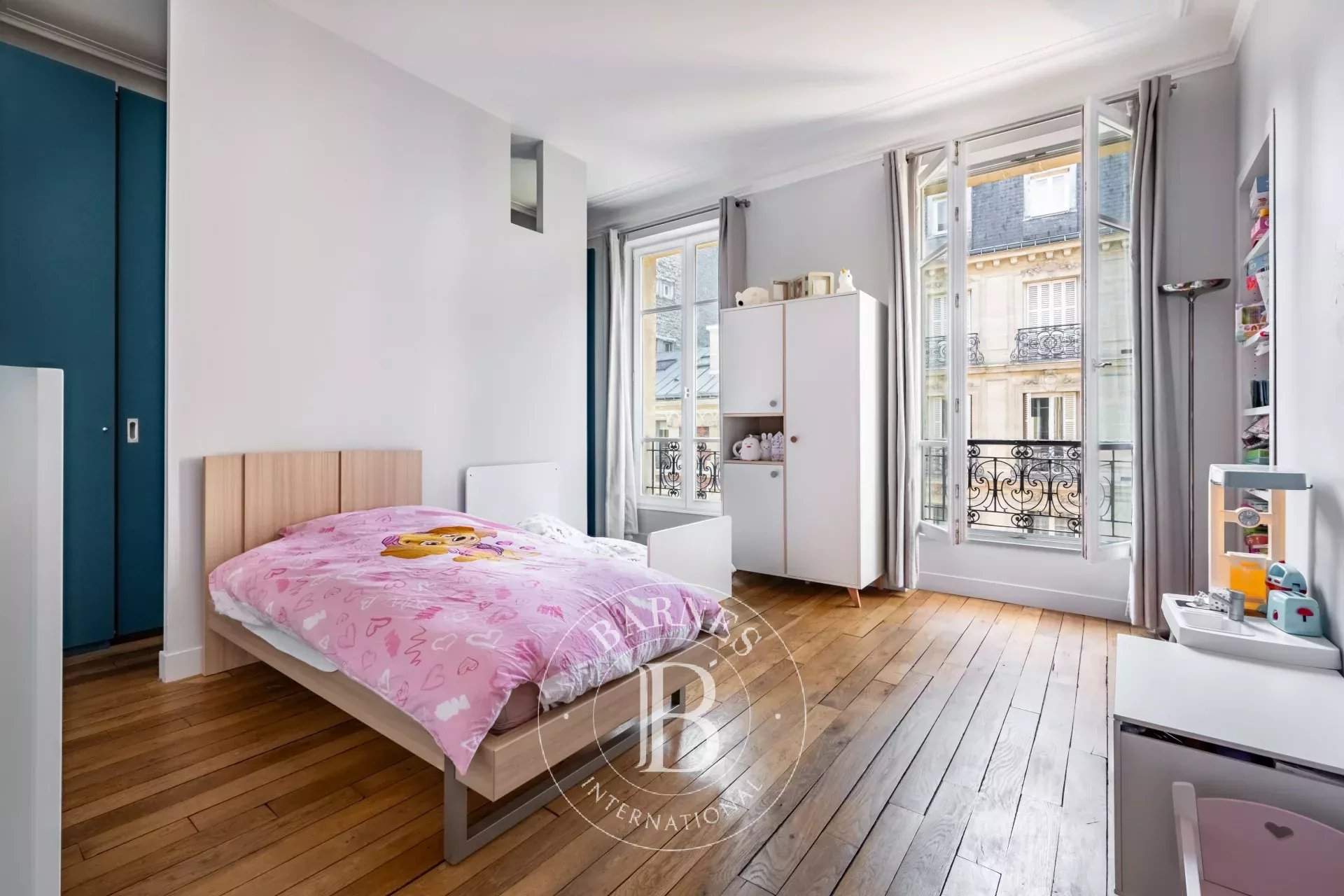 Paris  - Apartment 3 Bedrooms - picture 9