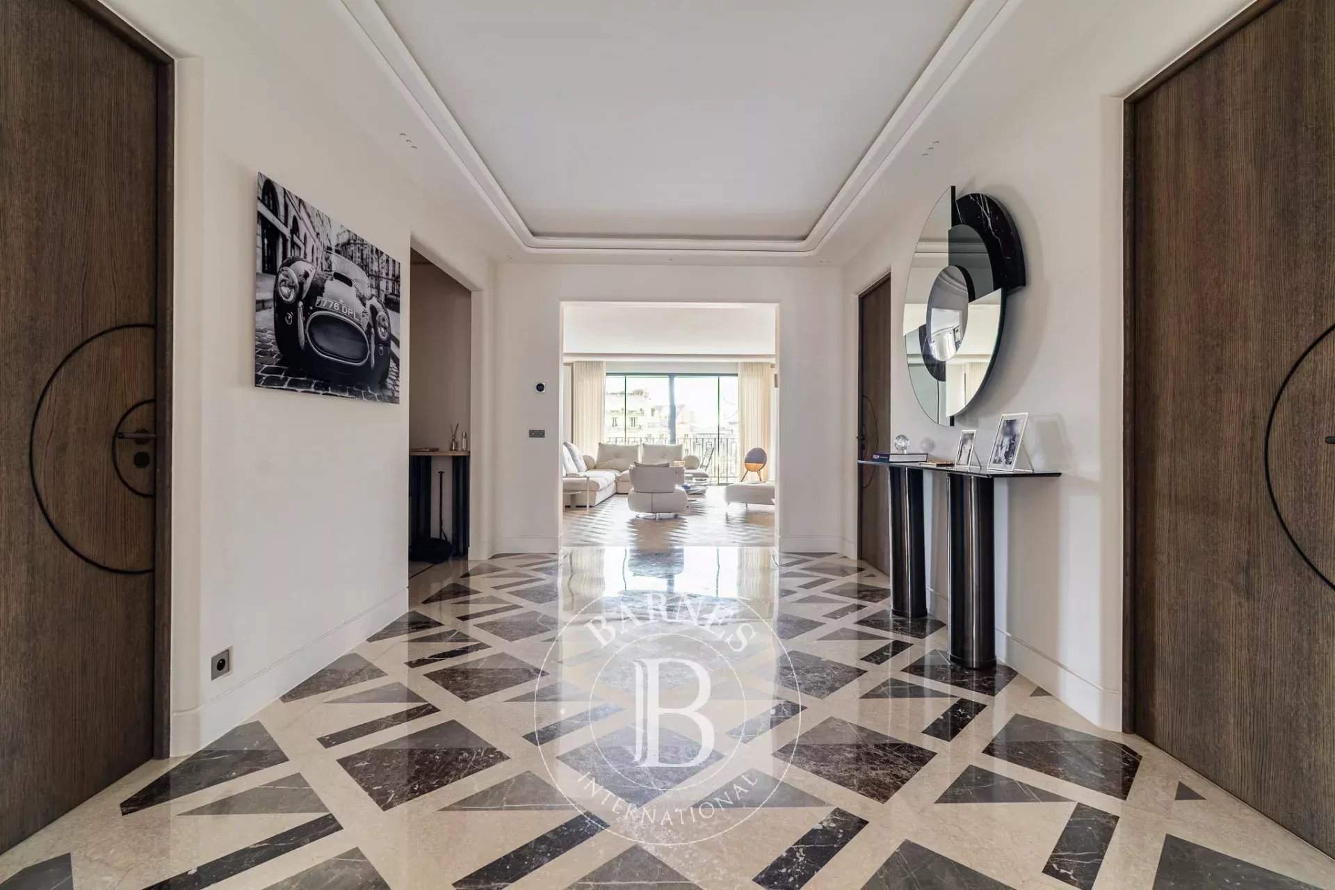 Paris  - Appartement 5 Pi&egrave;ces 2 Chambres - picture 2