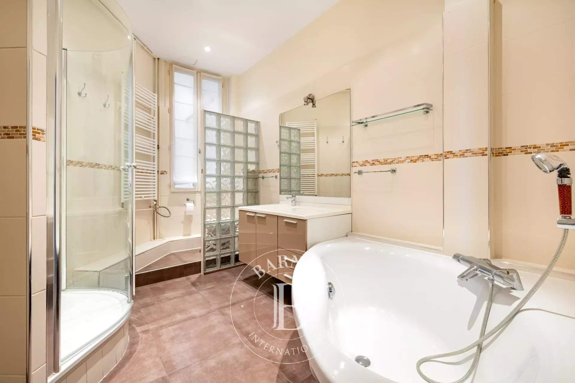 Paris  - Apartment 4 Bedrooms - picture 12