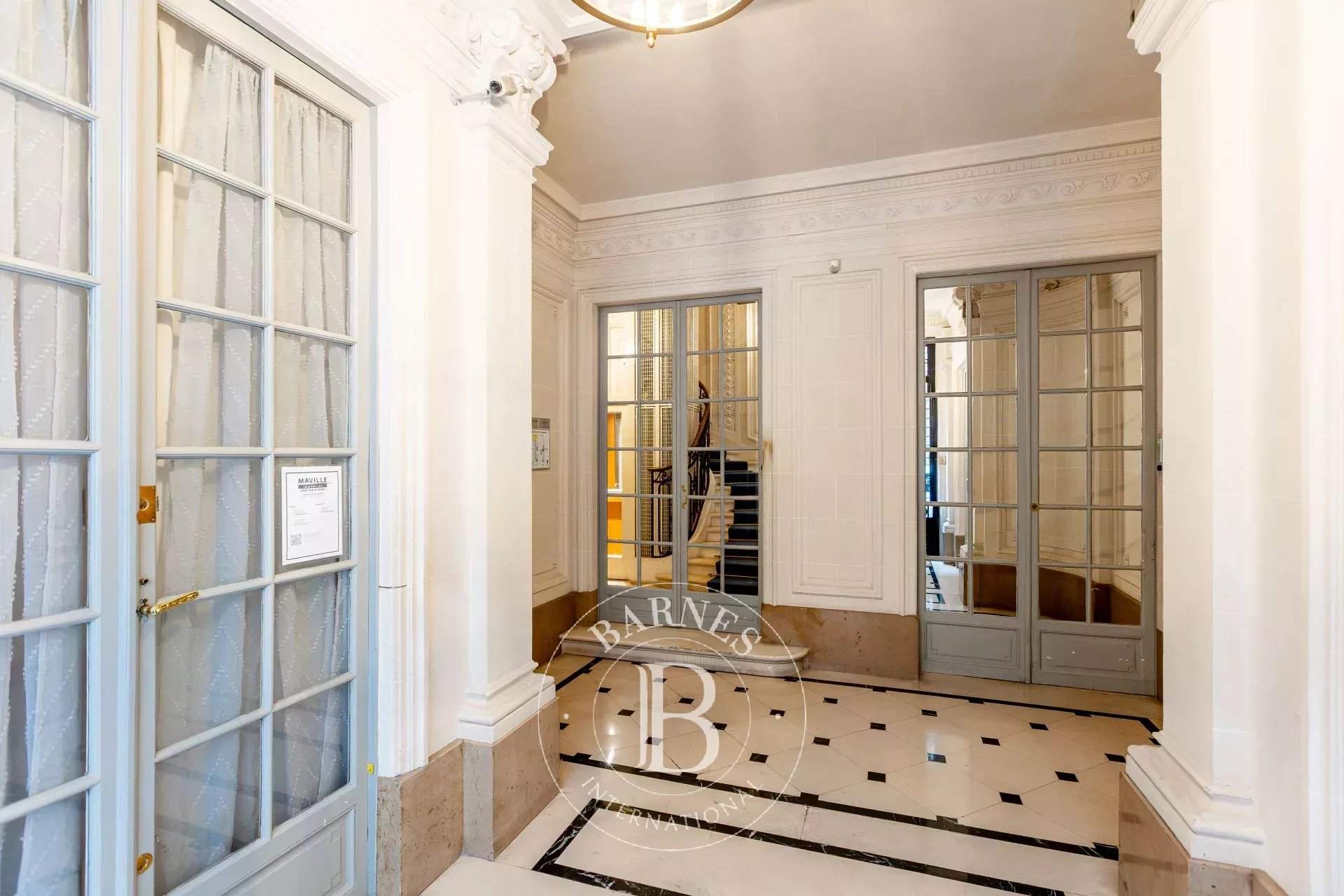 Paris  - Appartement 5 Pi&egrave;ces 3 Chambres - picture 9