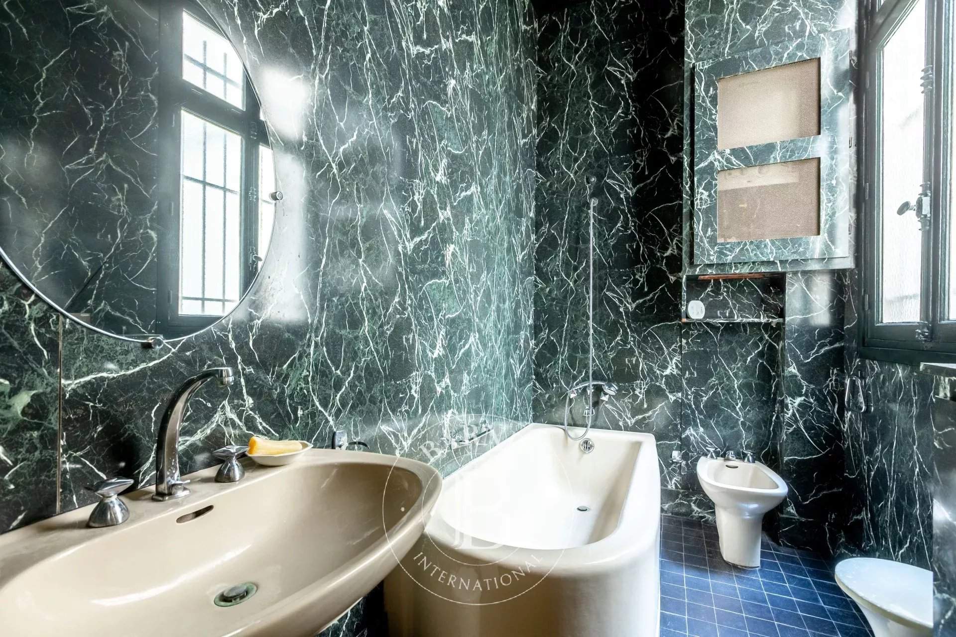 Paris  - Appartement 5 Pi&egrave;ces 3 Chambres - picture 6