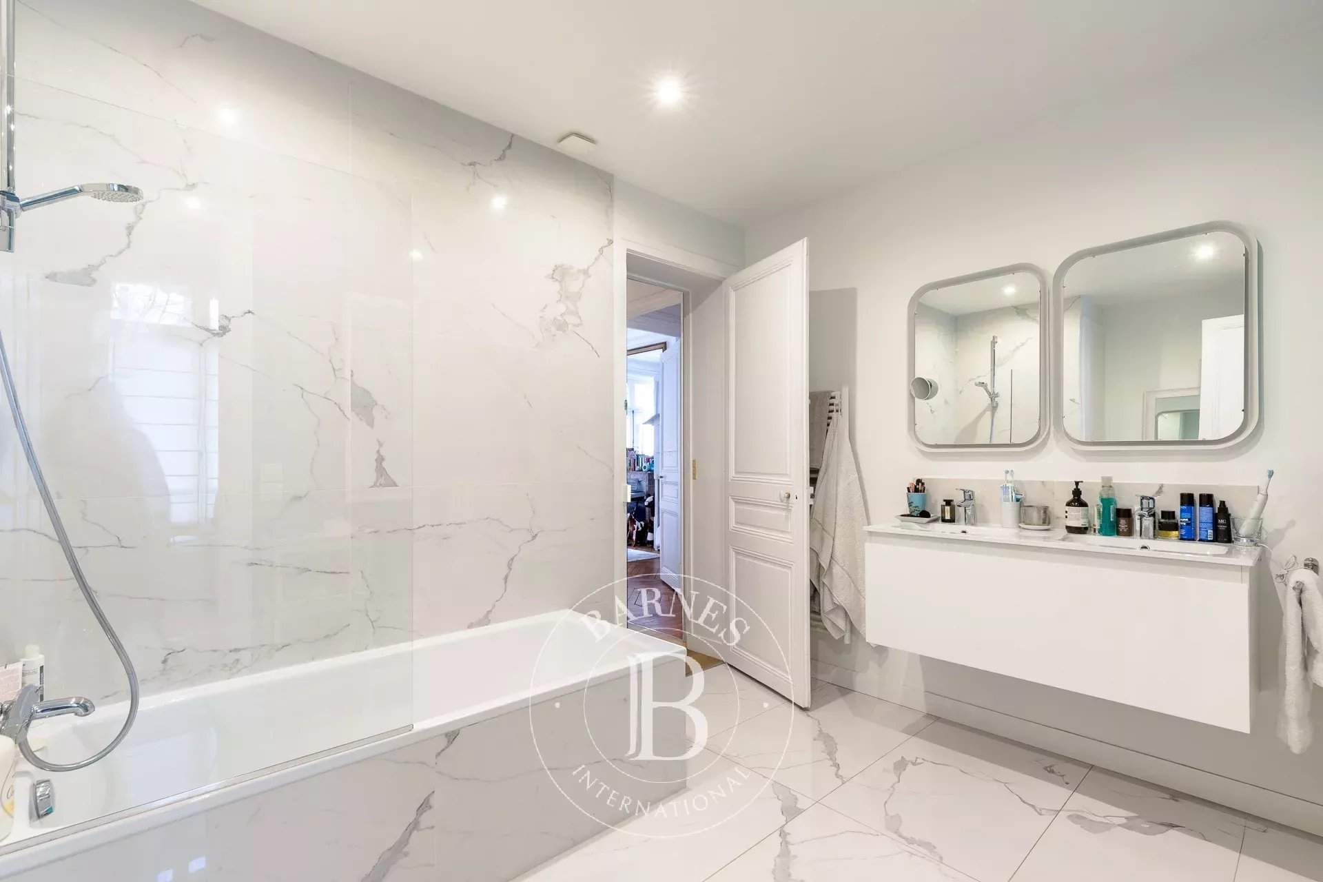 Paris  - Apartment 3 Bedrooms - picture 13