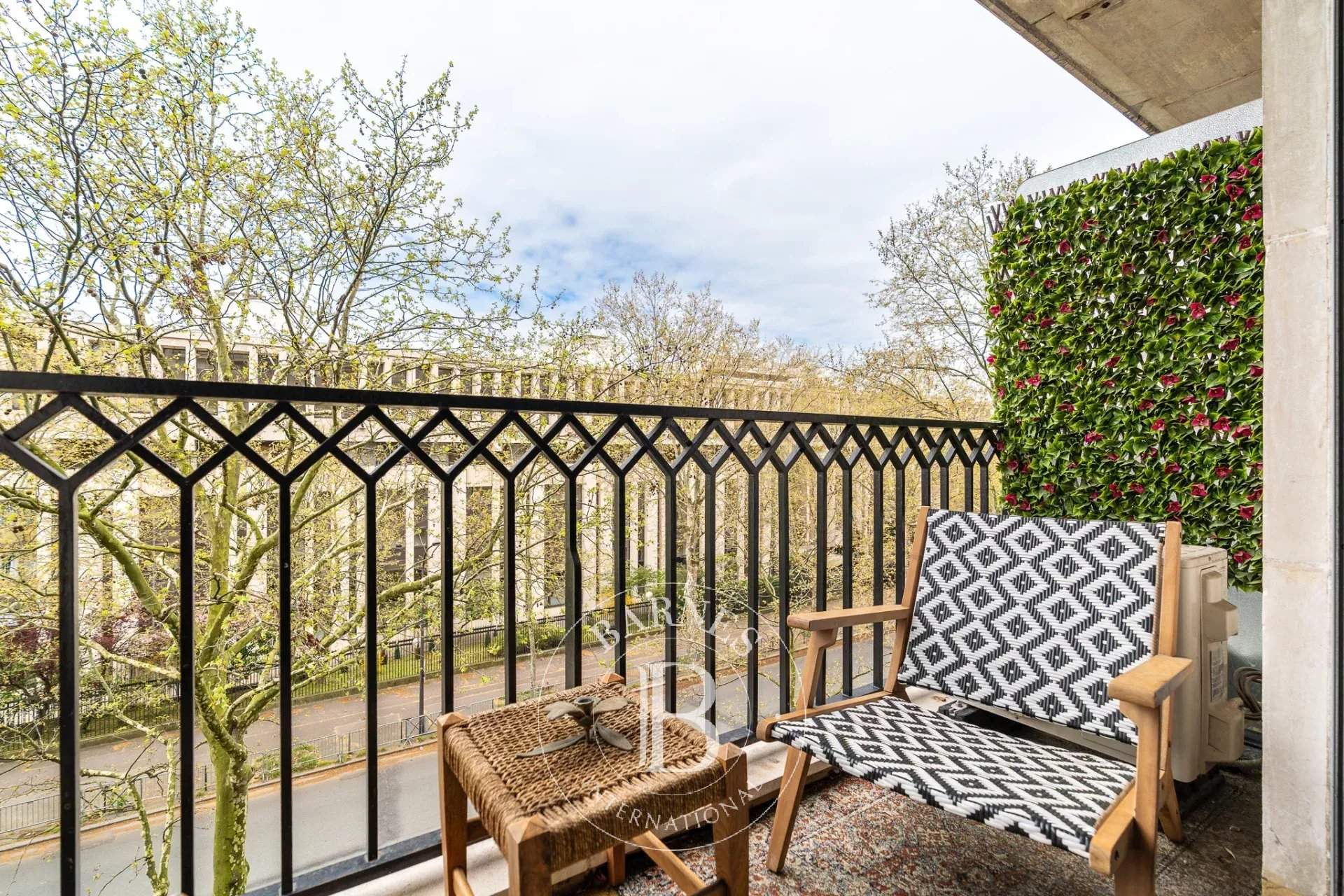 Paris  - Appartement 5 Pi&egrave;ces 3 Chambres - picture 9