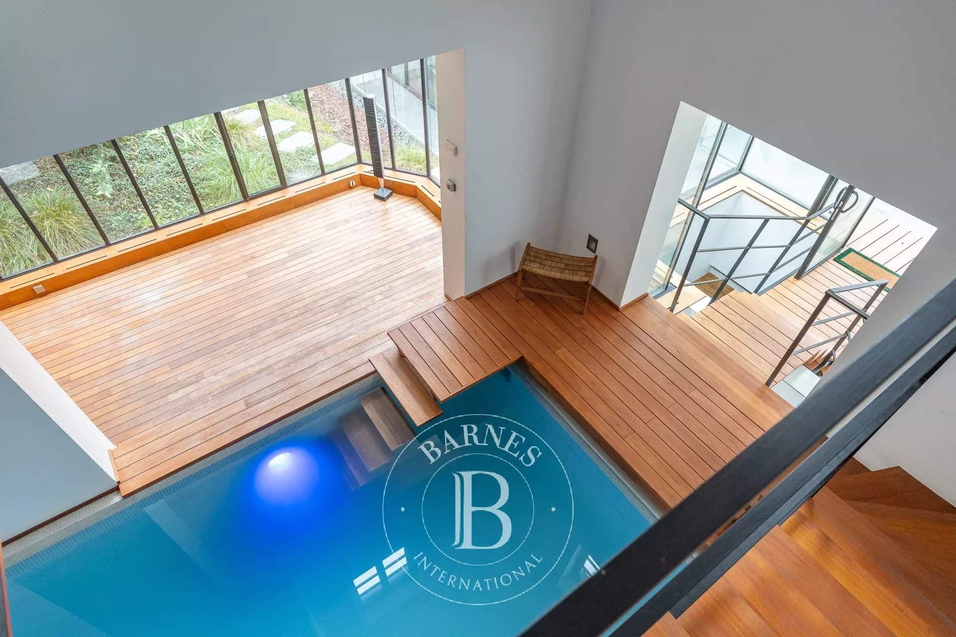 Paris  - Hôtel particulier 15 Pi&egrave;ces 5 Chambres - picture 1